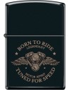 Originální zapalovač Zippo s nápisem Born to Ride, Tuned for Speed. Zippo je kovový benzínový zapalovač s doživotní zárukou a více než 80letou tradicí. Tyto kvalitní zapalovače jsou vyráběny výhradně v USA.